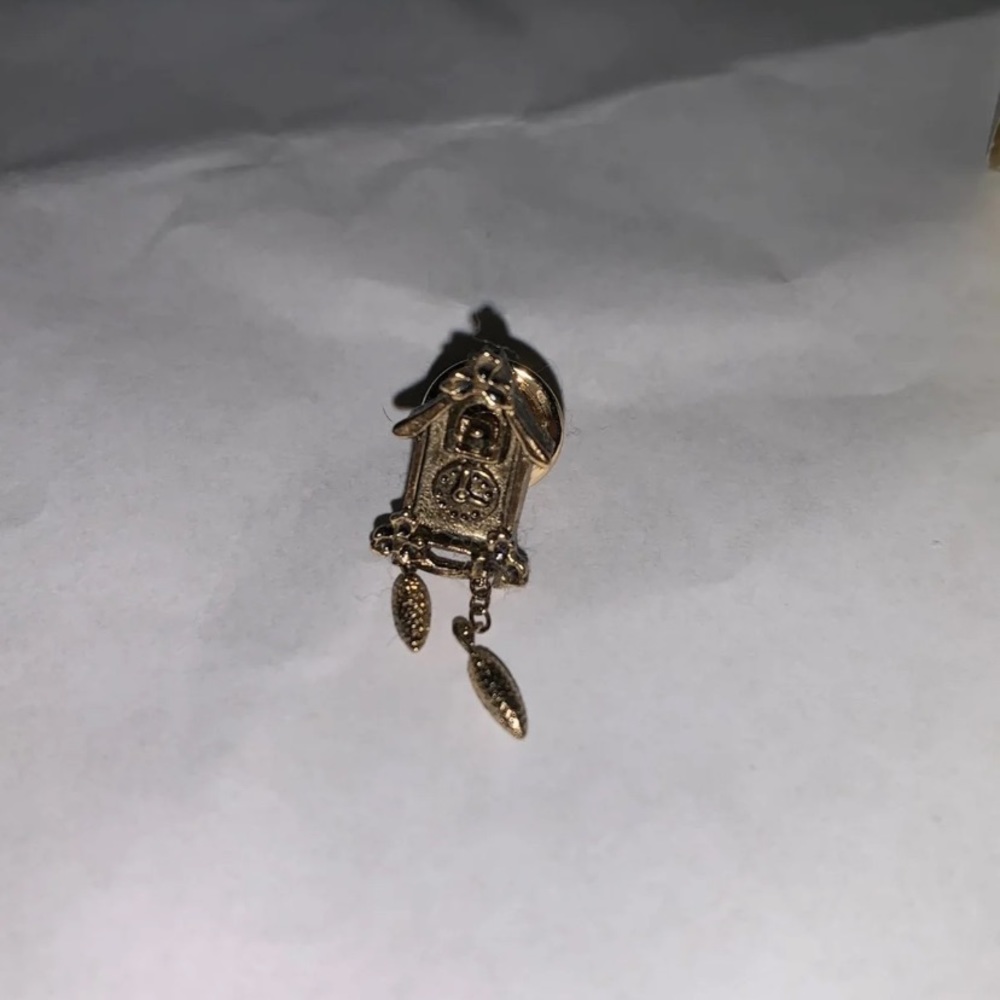 Avon Pin
